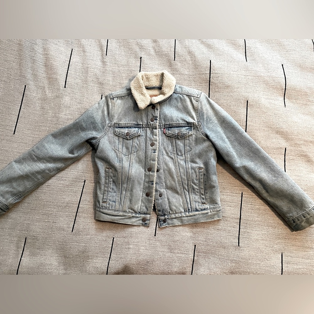 Levi fleece lined denim jacket.